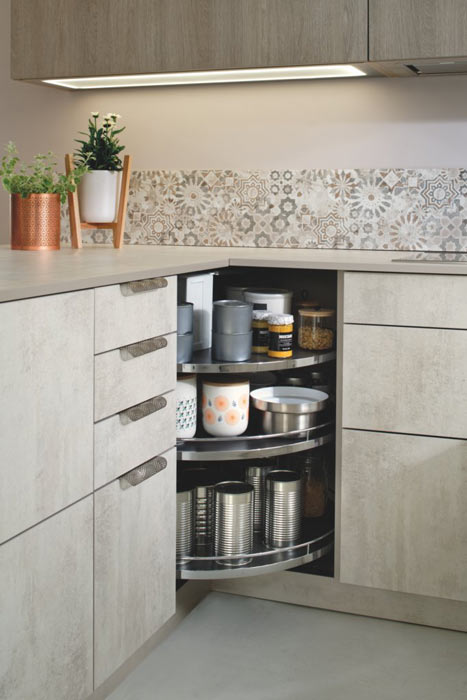 Espace de rangement cuisine dans les tons clairs
