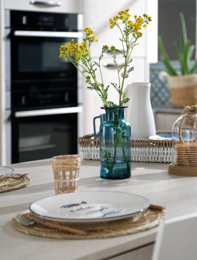 De jolies vases teintés apporteront transparence et légèreté à votre dressage.