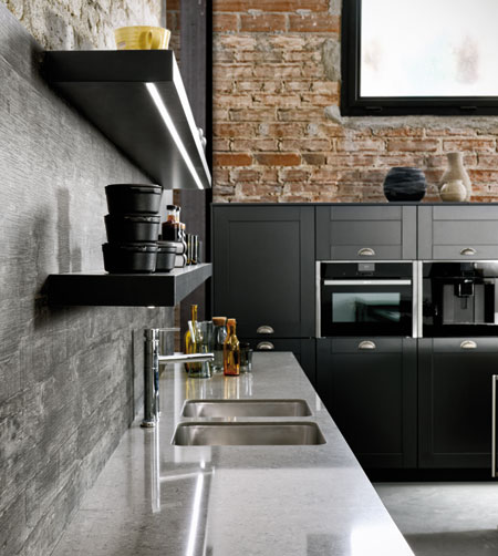 Cuisine aménagée avec zone de lavage et de préparation