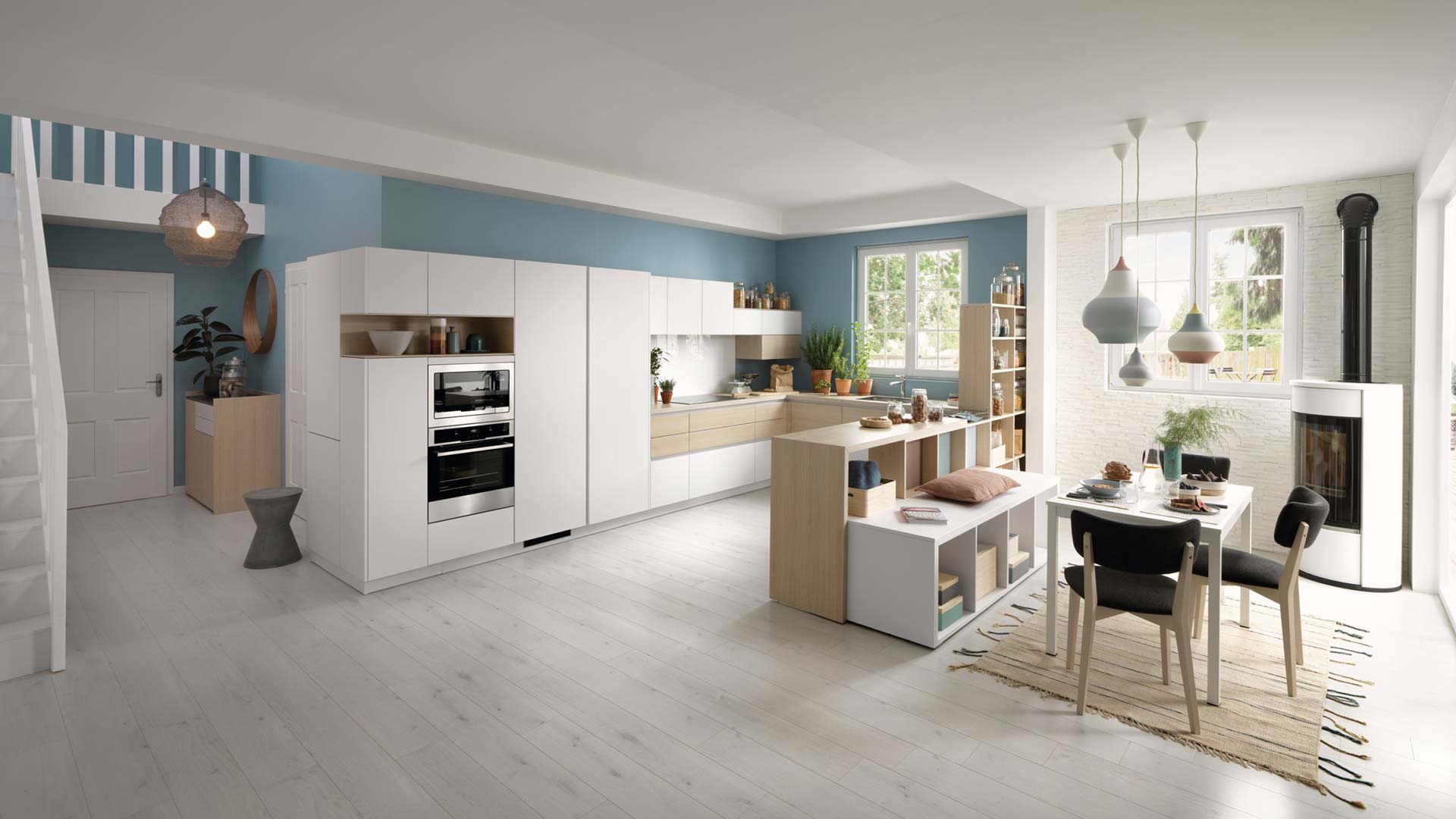 cuisine ouverte blanche et bois et salle à manger