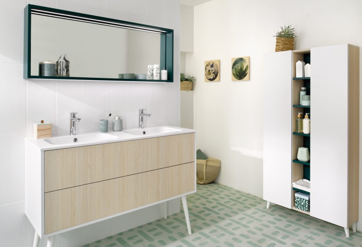 meuble de salle de bains moderne blanc et bois clair