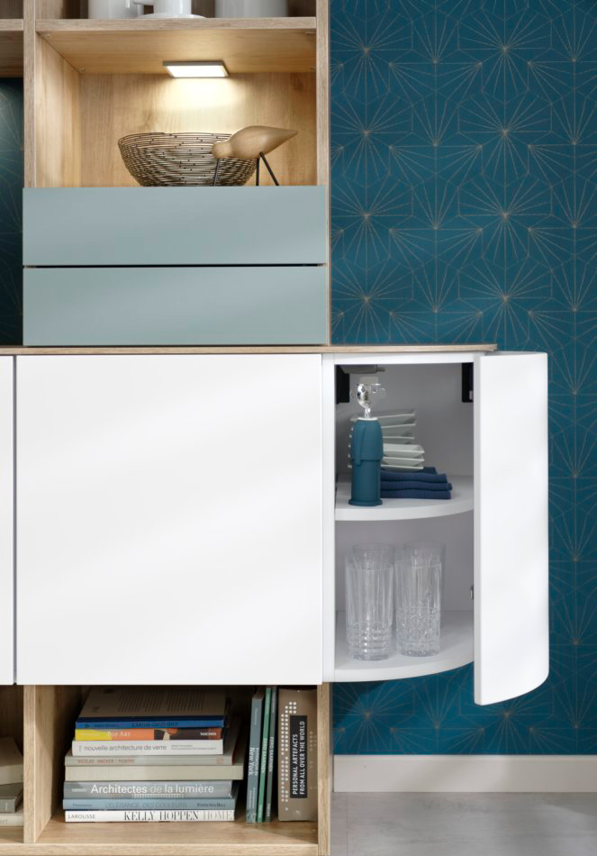 Rangements fermés avec des façades arrondies