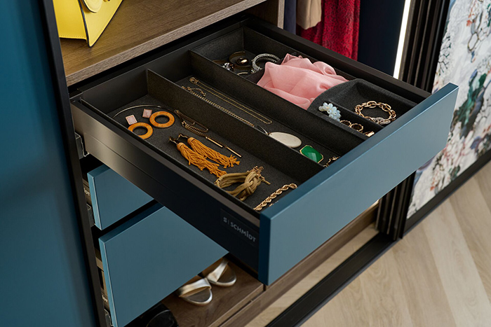 Bijoux et accessoires. 