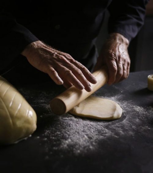 Préparation de la pâte du Bœuf Wellington.