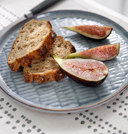 Un pain aux noix ou aux noisettes pour  une variante gourmande