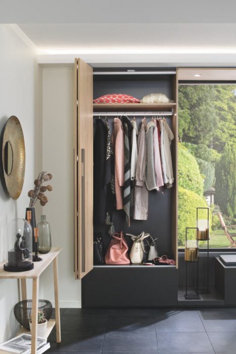 Dressing d'entrée avec porte pliante