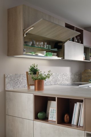 Meuble haut avec fond éclairant et crédence en verre motif 
