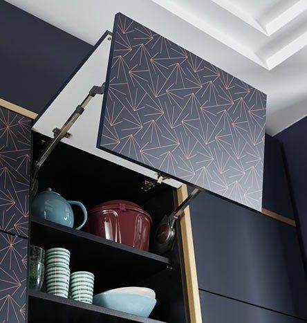 Meuble haut avec porte pliante pour faciliter l'accès