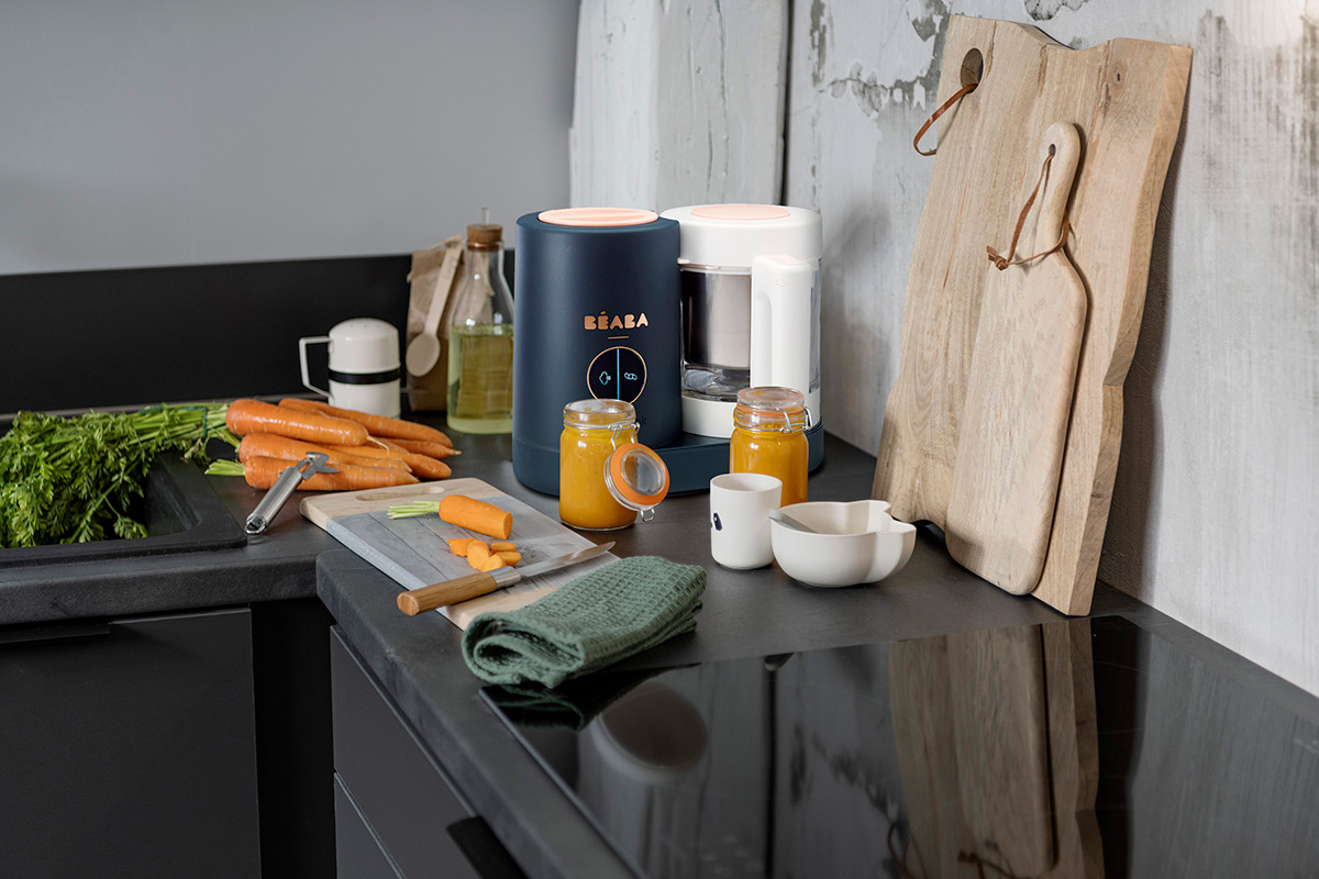 Robot Babycook sur un plan de travail