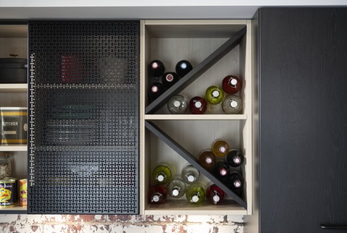 Meuble haut cuisine avec casiers à bouteilles intégrés