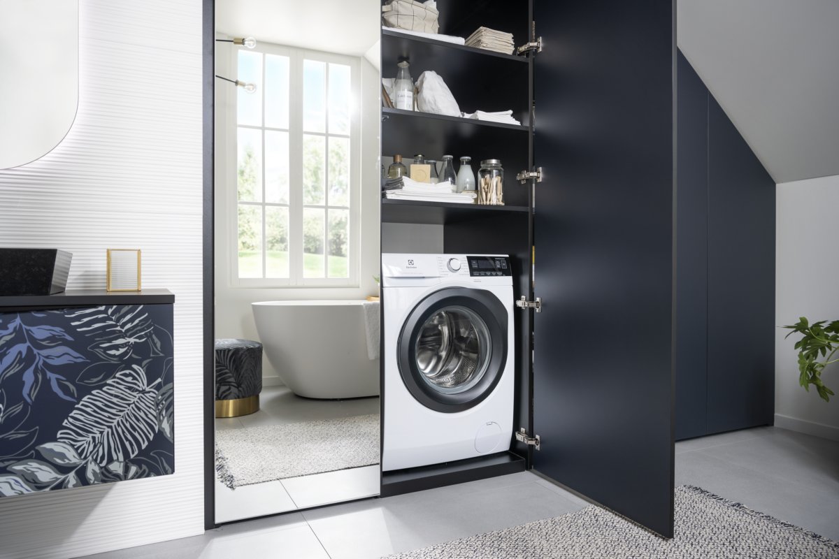 coin lessive dans une salle de bains sou pente