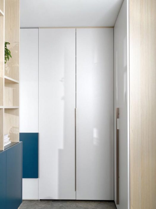 Portes pliantes dans un dressing en chambre 