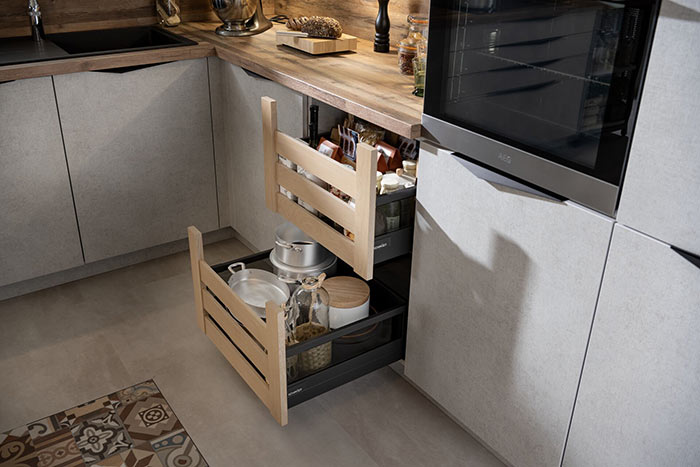 Tiroirs avec façades en bois dans la cuisine « Origin »
