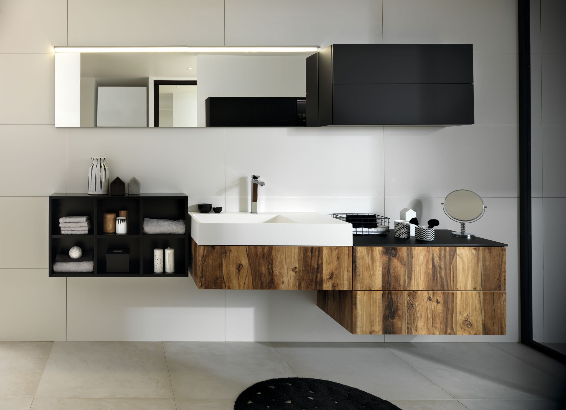Salle de bain “Black Wild » noire et bois
