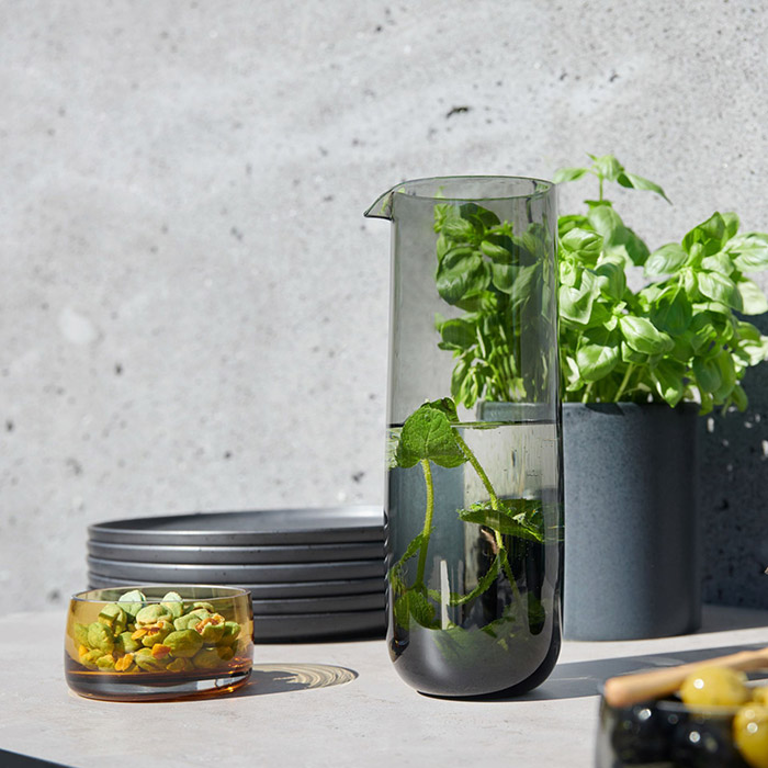 Carafe en verre Sarabi gris
