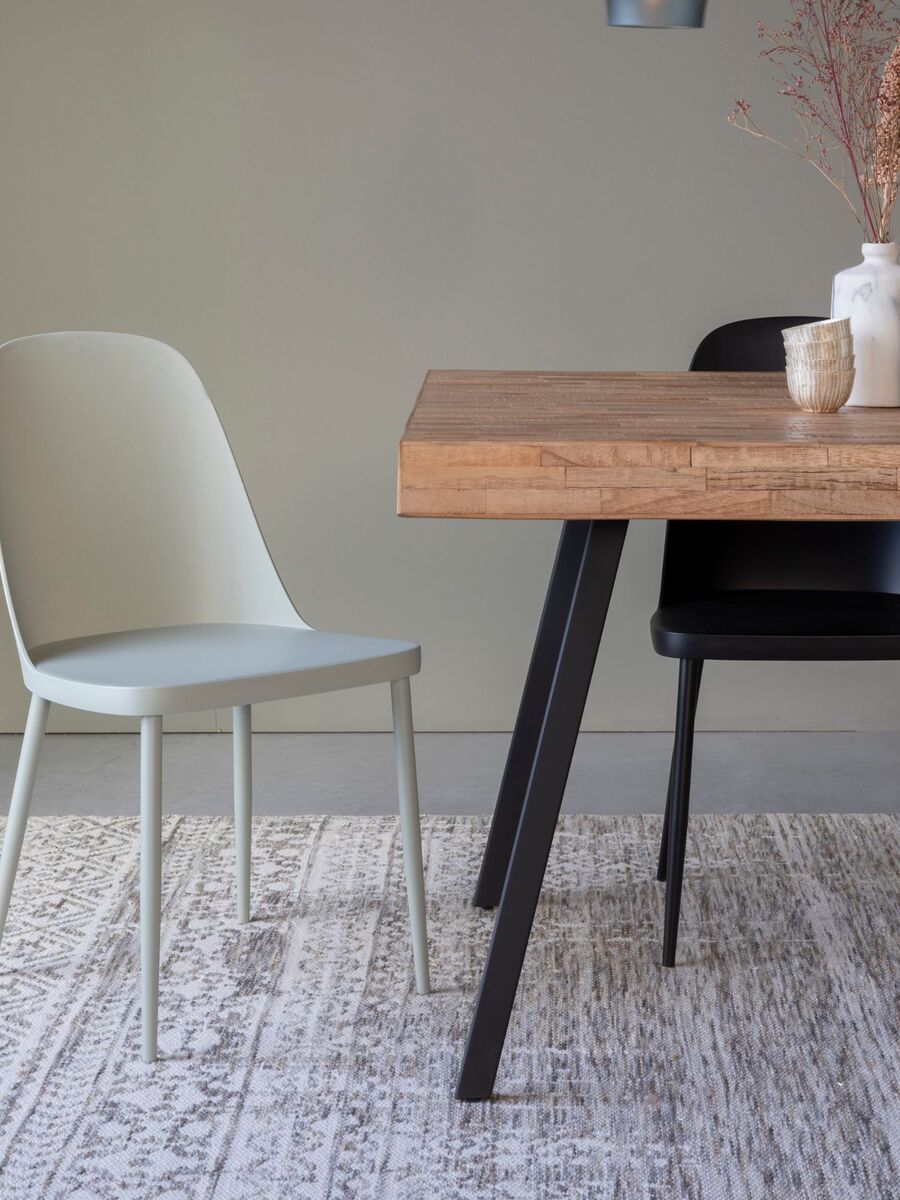 Chaise modèle PIP en résine