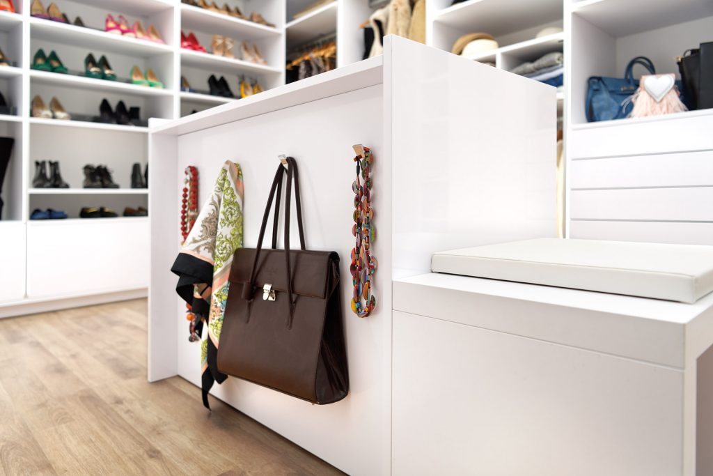 Crochets pratiques pour suspendre sacs, foulards, colliers...
