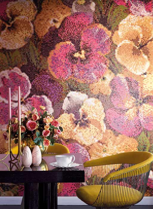 mur en céramique motifs floraux 
