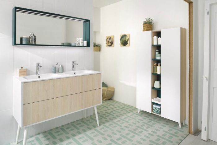 meuble de salle de bains moderne blanc et bois clair