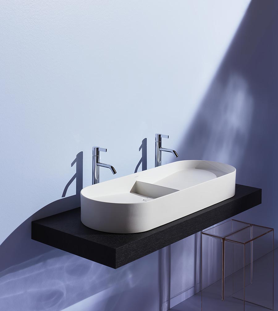 Meuble suspendu double vasque Laufen, par Patricia Urquiola
