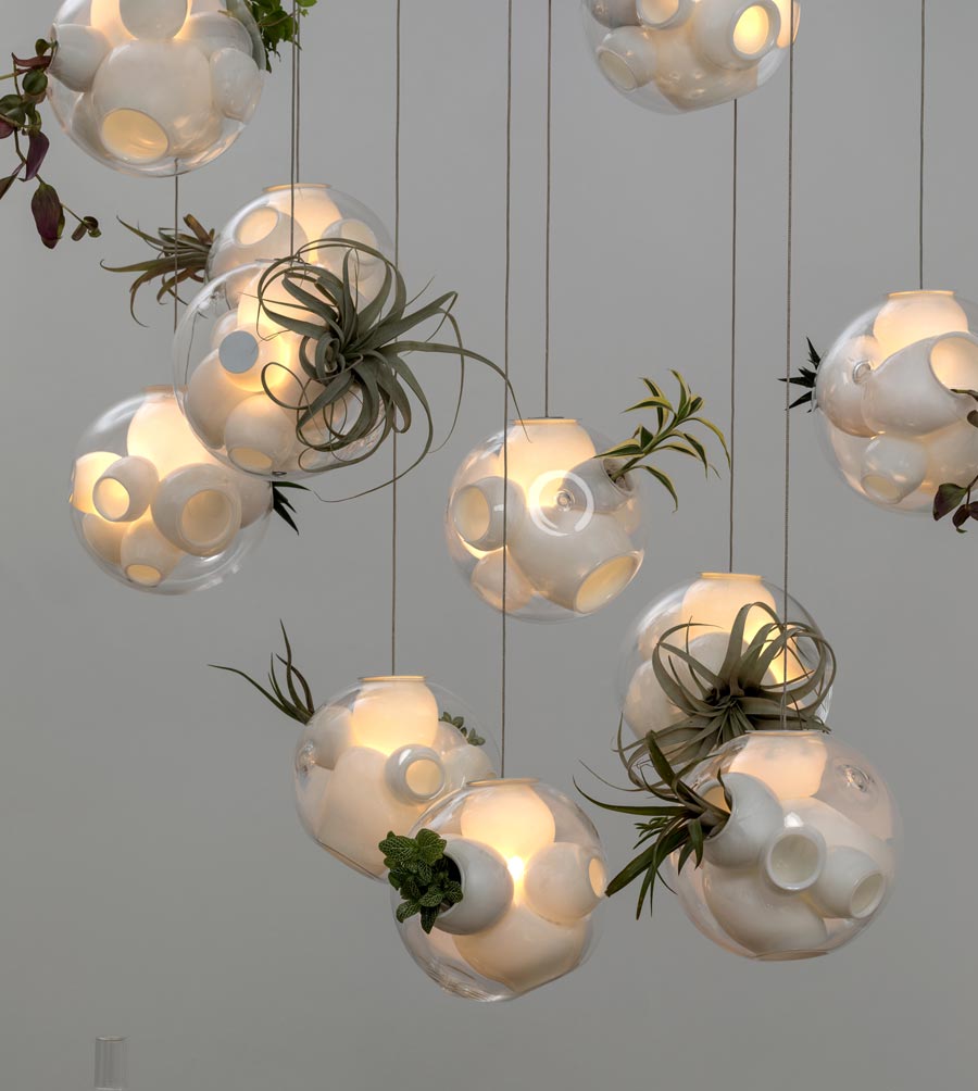 Le luminaire Bocci, série 38, diffusant sa douce lumière
