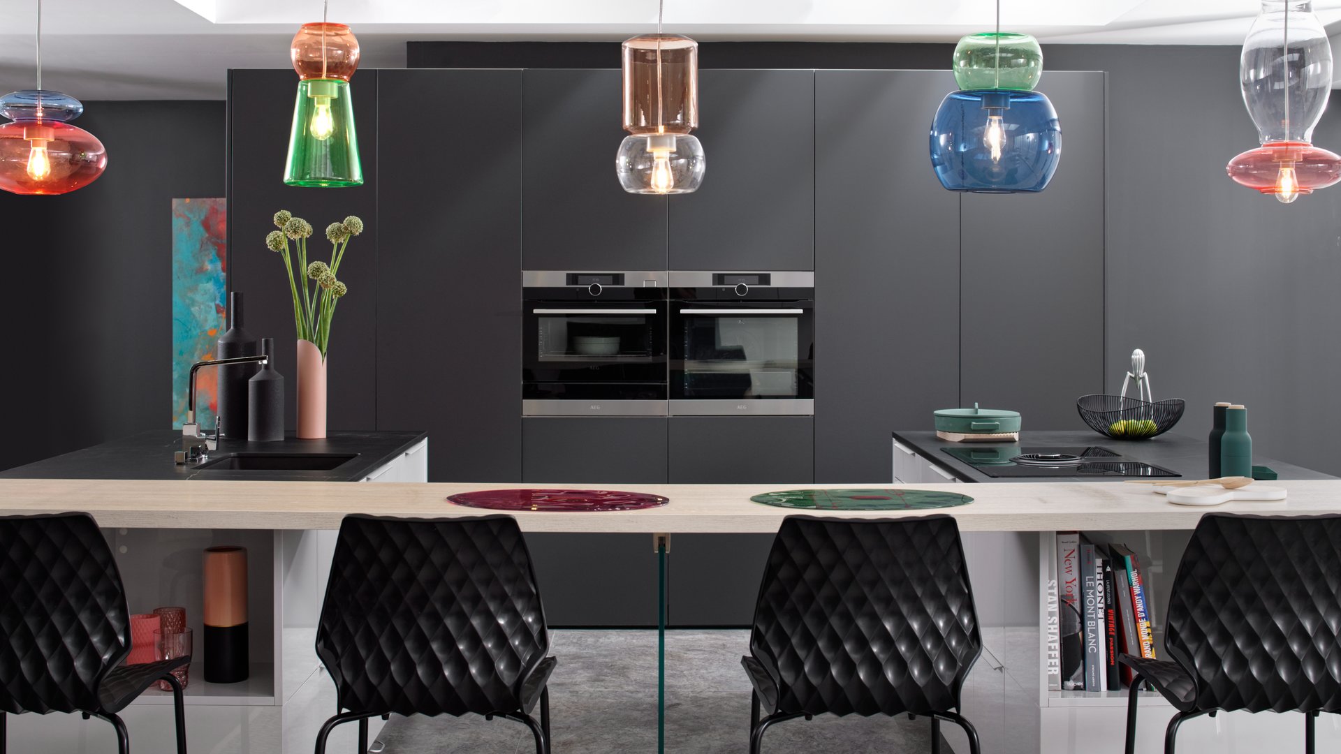 Cuisine noire tendance avec façades effet mat
