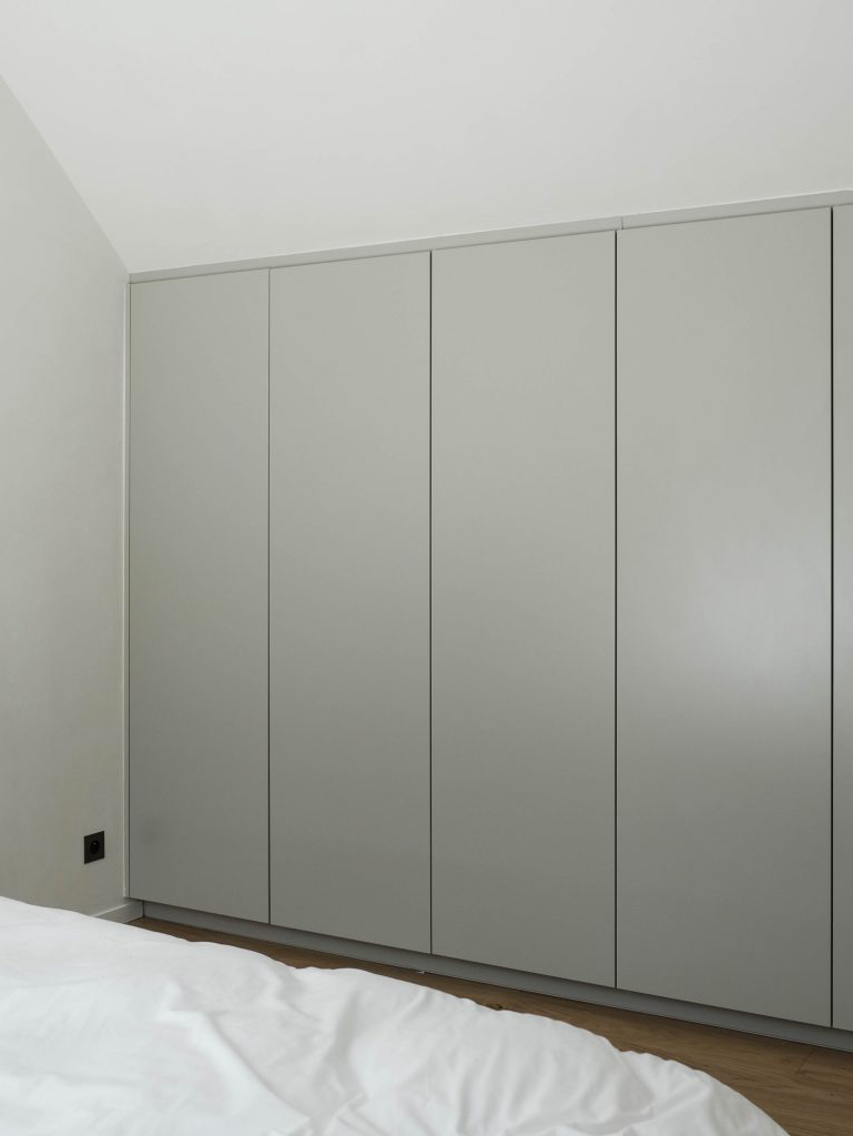 Dressing sous pente sur mesure : après.