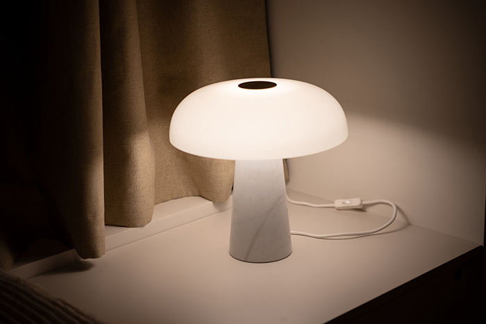 Lampe design de bureau blanche