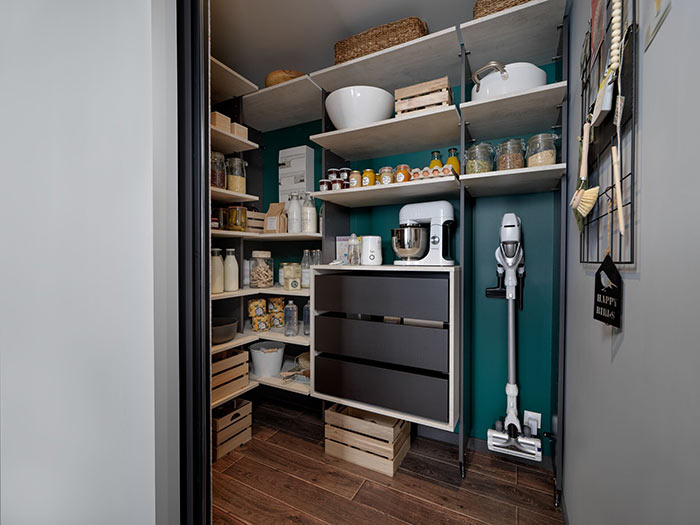 L'armoire cellier, l'astuce de rangement de votre cuisine