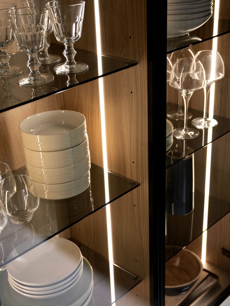Bande LED directement intégré dans l’armoire vitrée